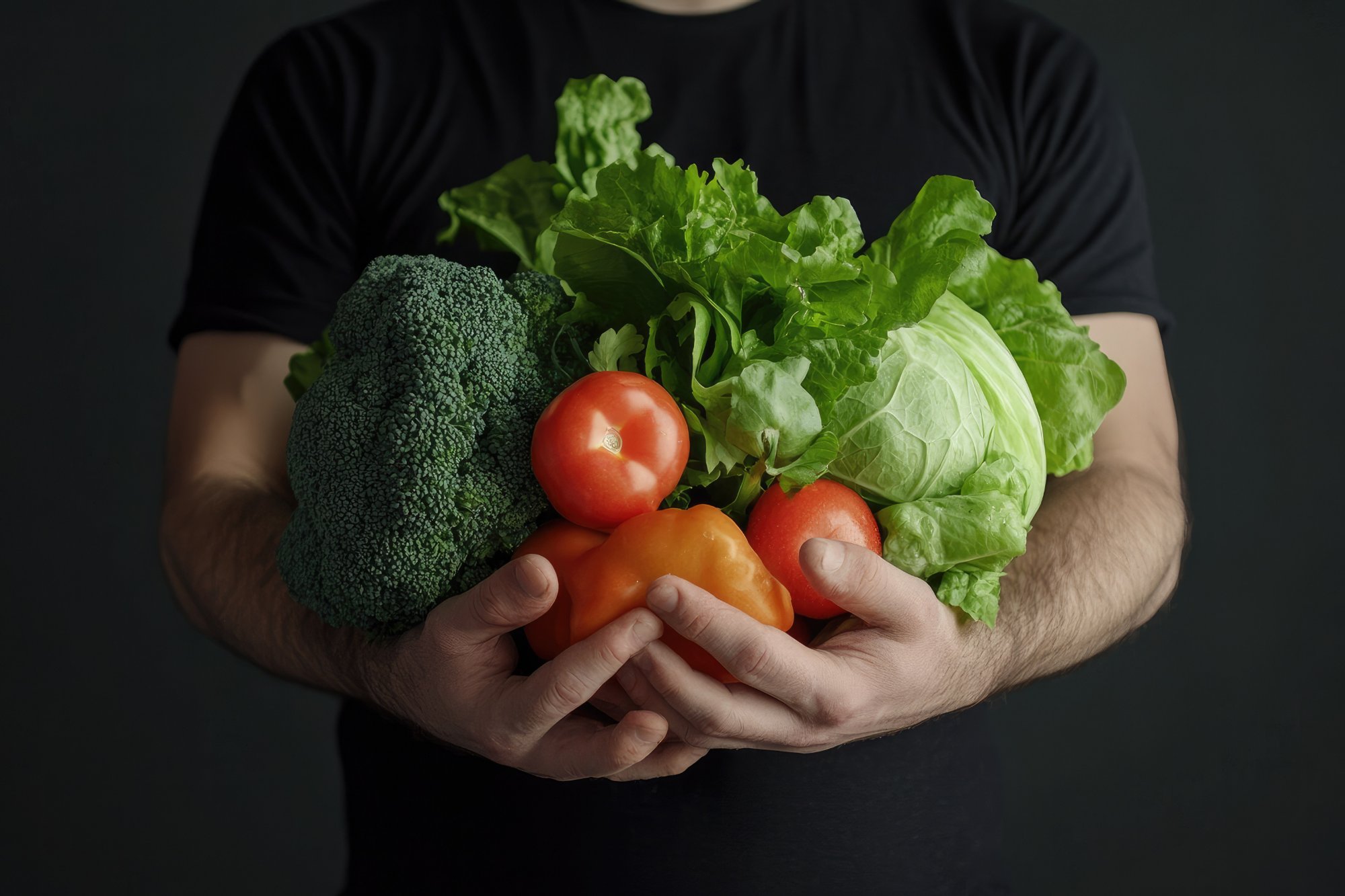 新鮮な野菜を届ける丸若のスタッフ